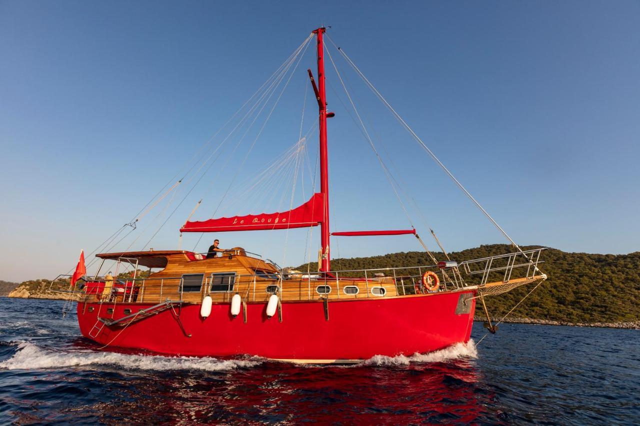 Botel Blue Voyage Yacht Charter *