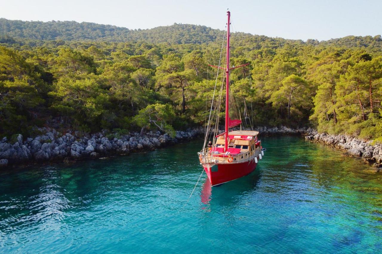 Botel Blue Voyage Yacht Charter