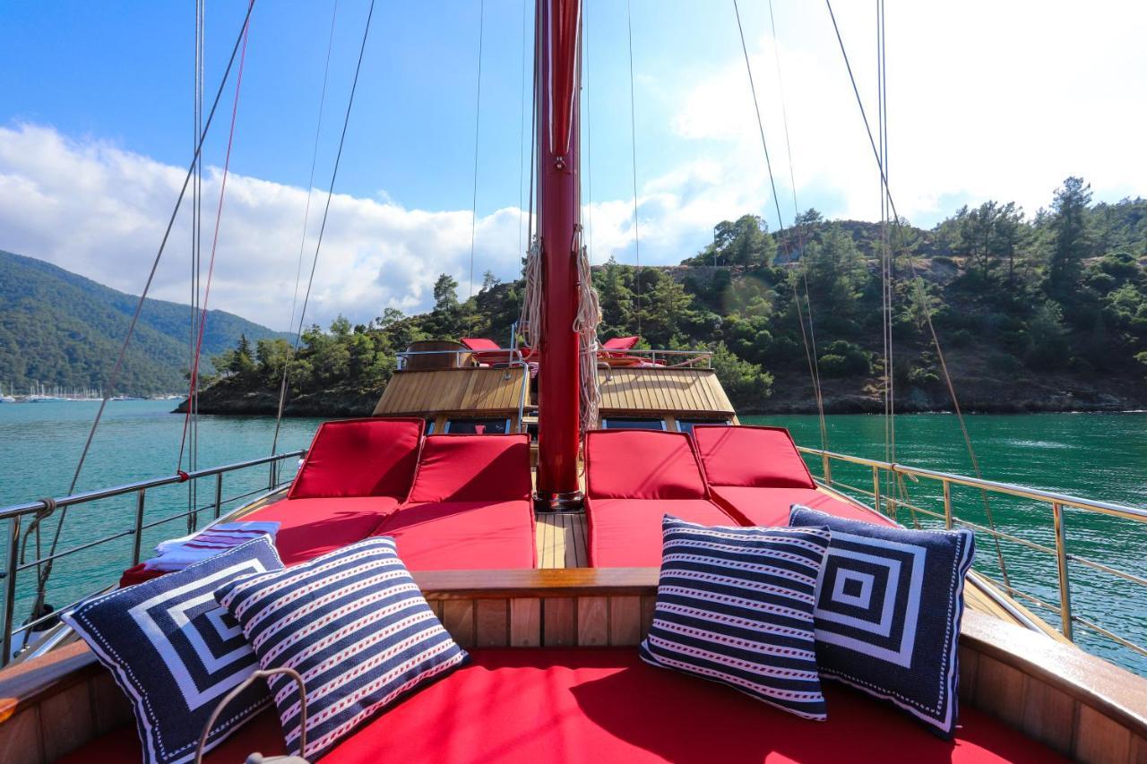 Botel Blue Voyage Yacht Charter