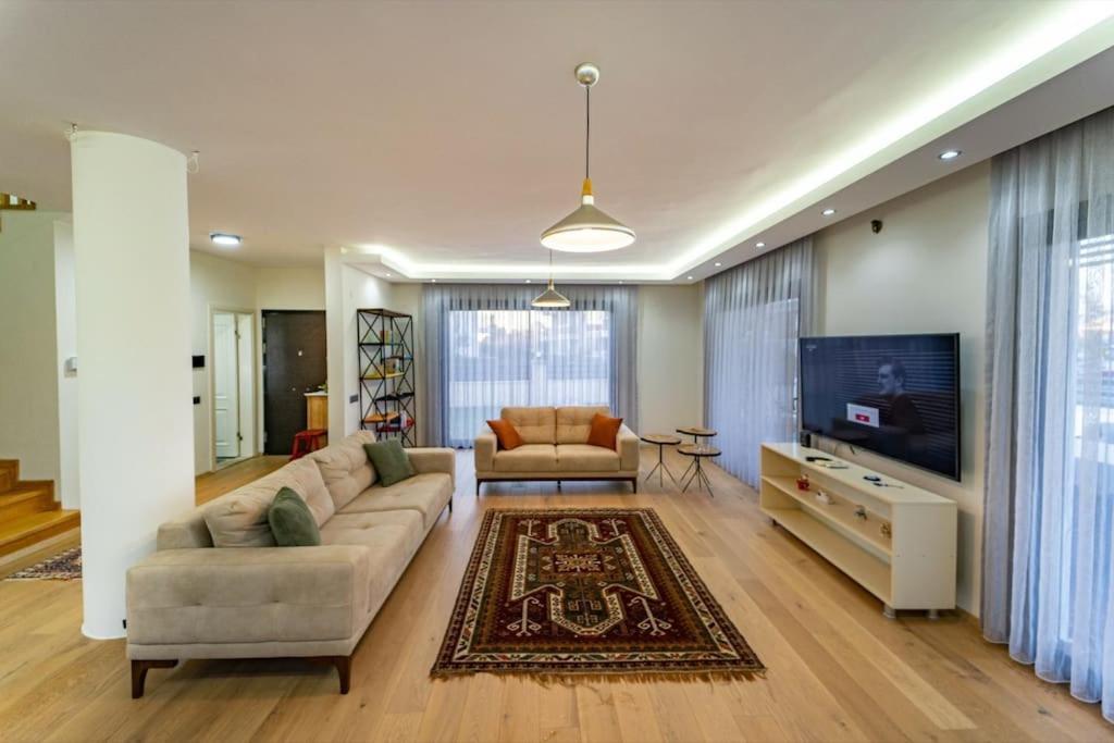 Villa Merkezde Muhtesem Havuzlu Fethiye