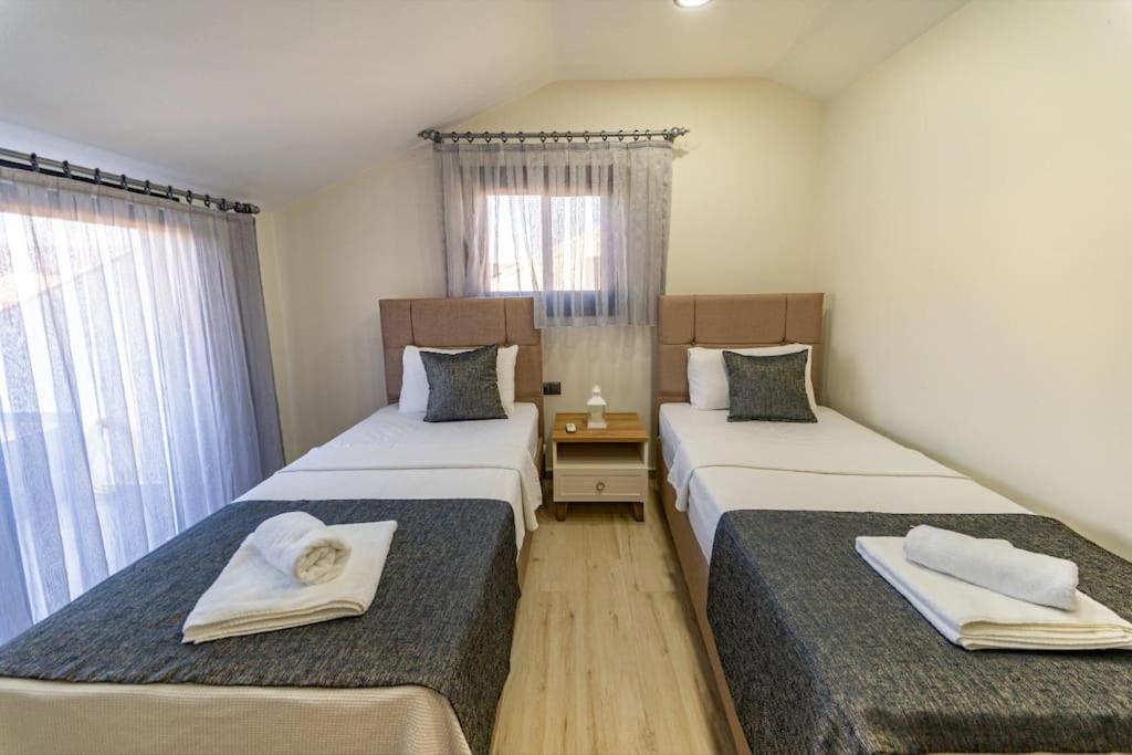 Merkezde Muhtesem Havuzlu Villa