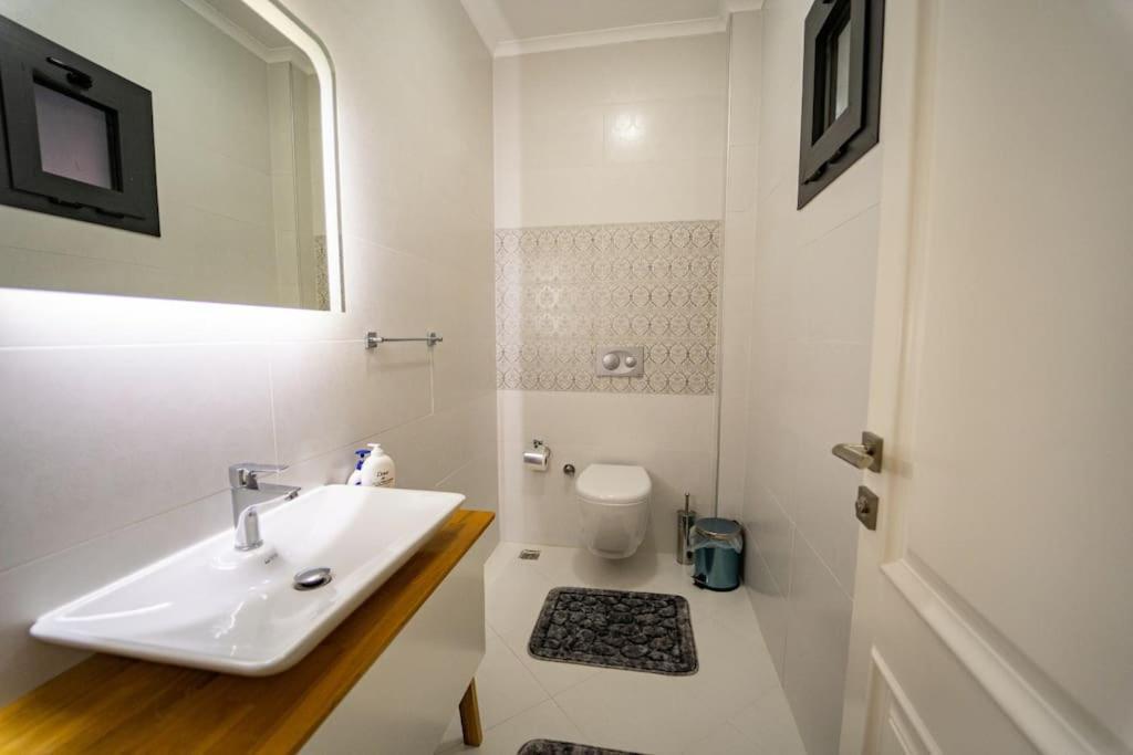 Merkezde Muhtesem Havuzlu Villa