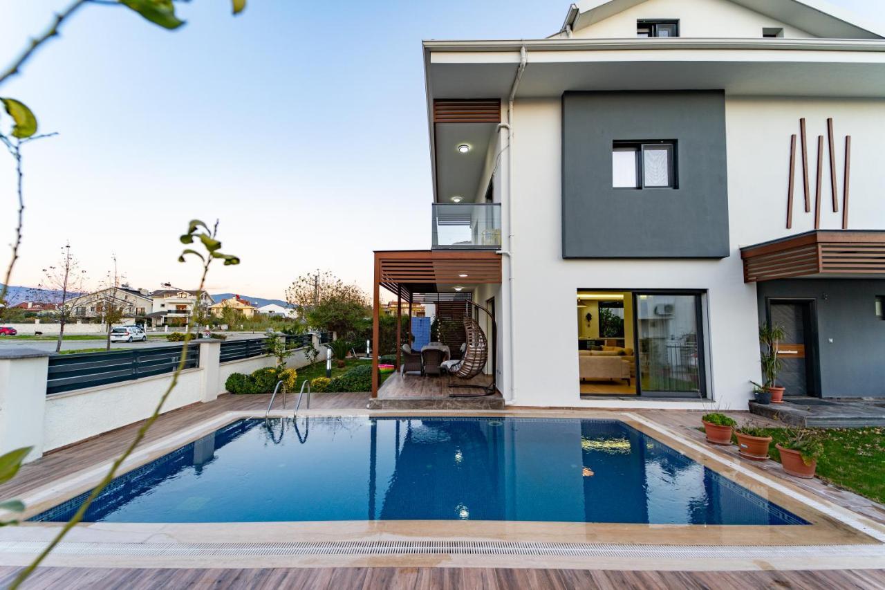 Villa Merkezde Muhtesem Havuzlu