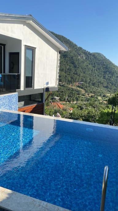 Camguzeli Kivili Konak'ta! Villa