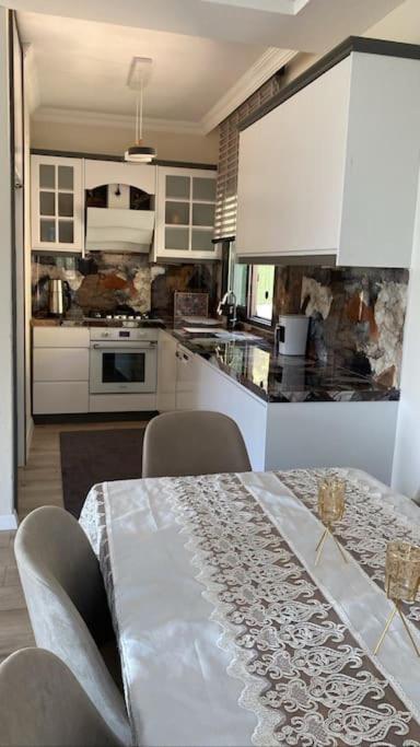 Camguzeli Kivili Konak'ta! Villa