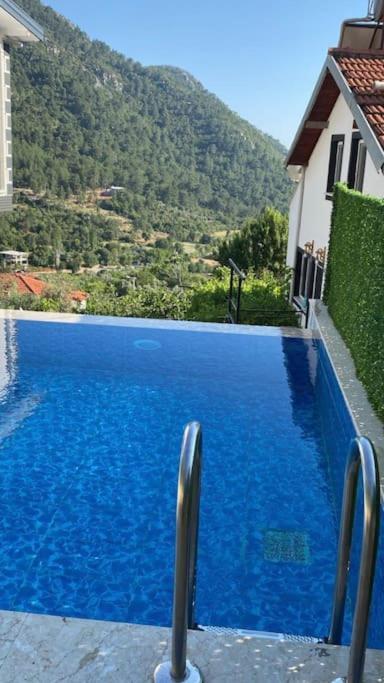 Camguzeli Kivili Konak'ta! Villa