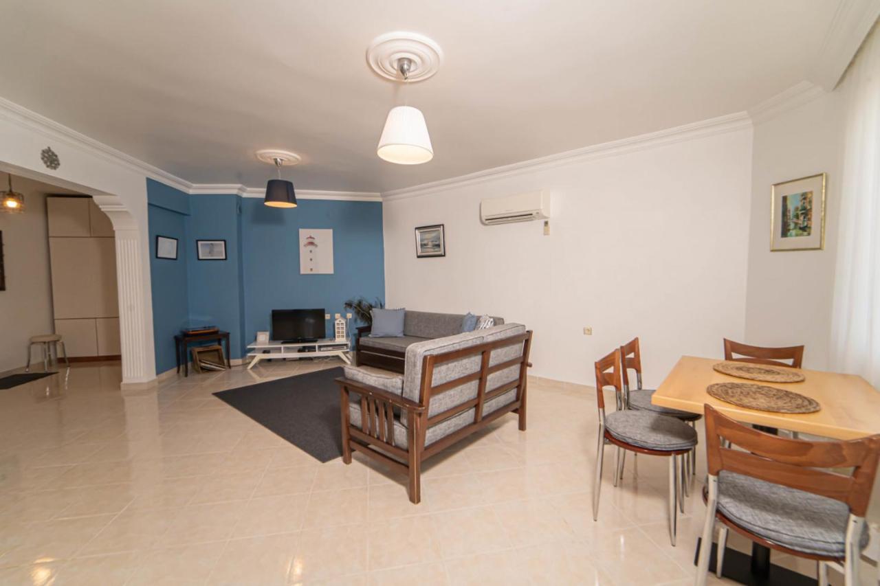 Sea View Vibrant Flat W Balcony Right By Sea Vakantiehuis *