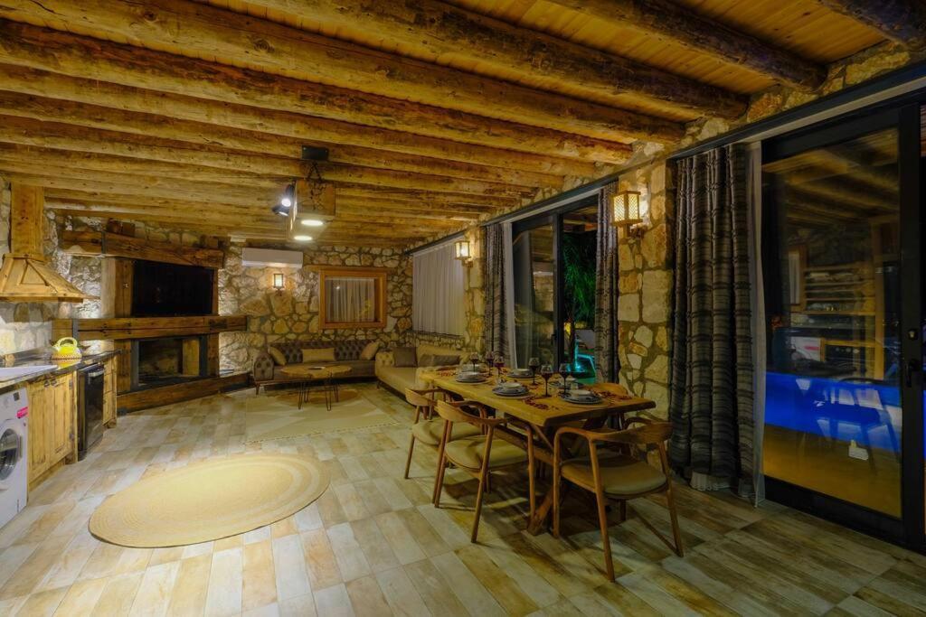 Kaydirakli Ve Akvaryum Villa