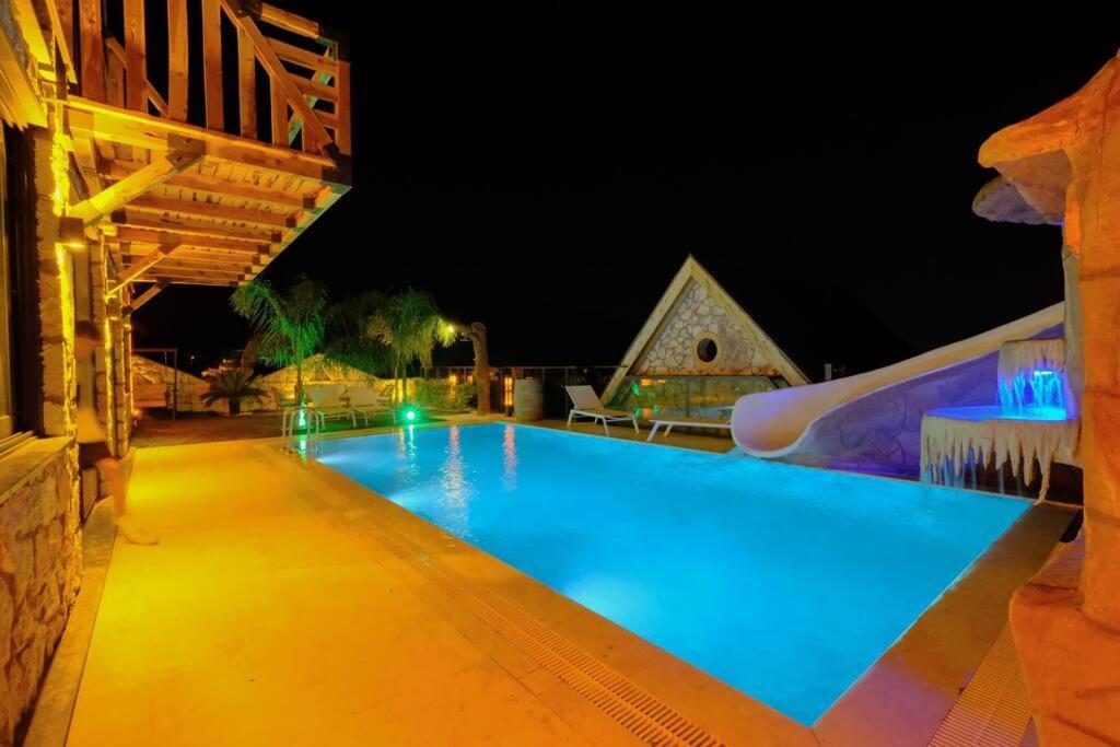 Kaydirakli Ve Akvaryum Villa Fethiye