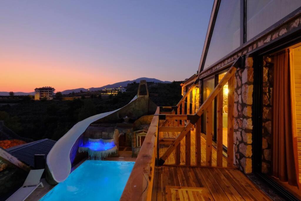 Kaydirakli Ve Akvaryum Villa