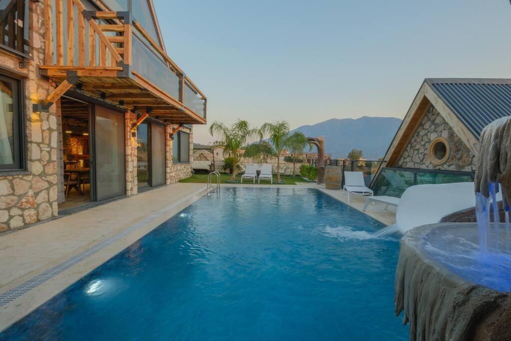 Kaydirakli Ve Akvaryum Villa