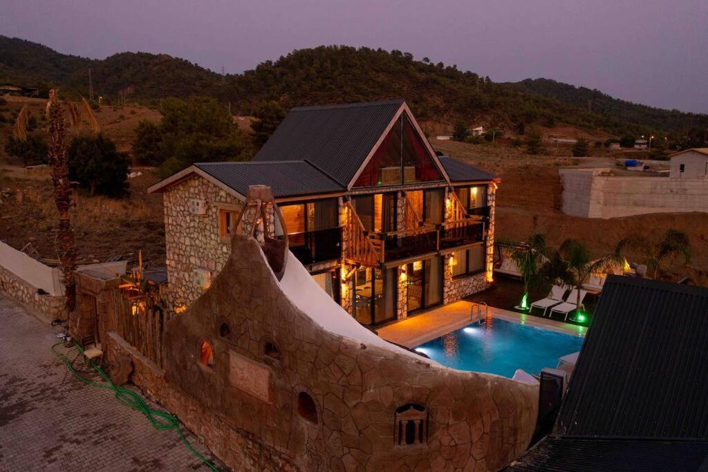 Kaydirakli Ve Akvaryum Villa Fethiye
