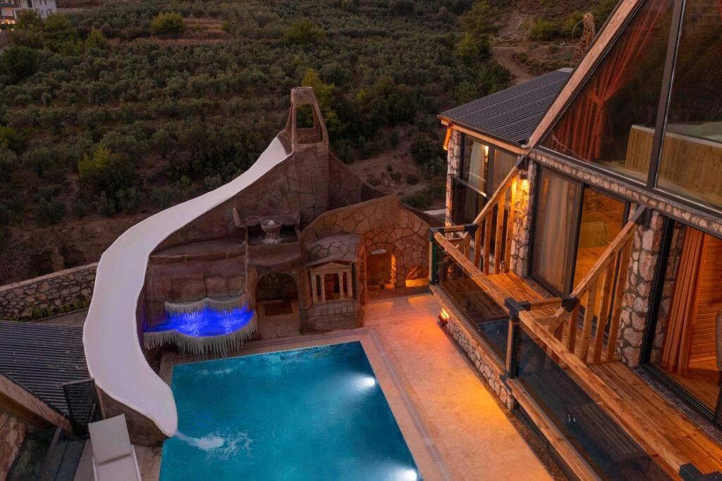 Kaydirakli Ve Akvaryum Villa
