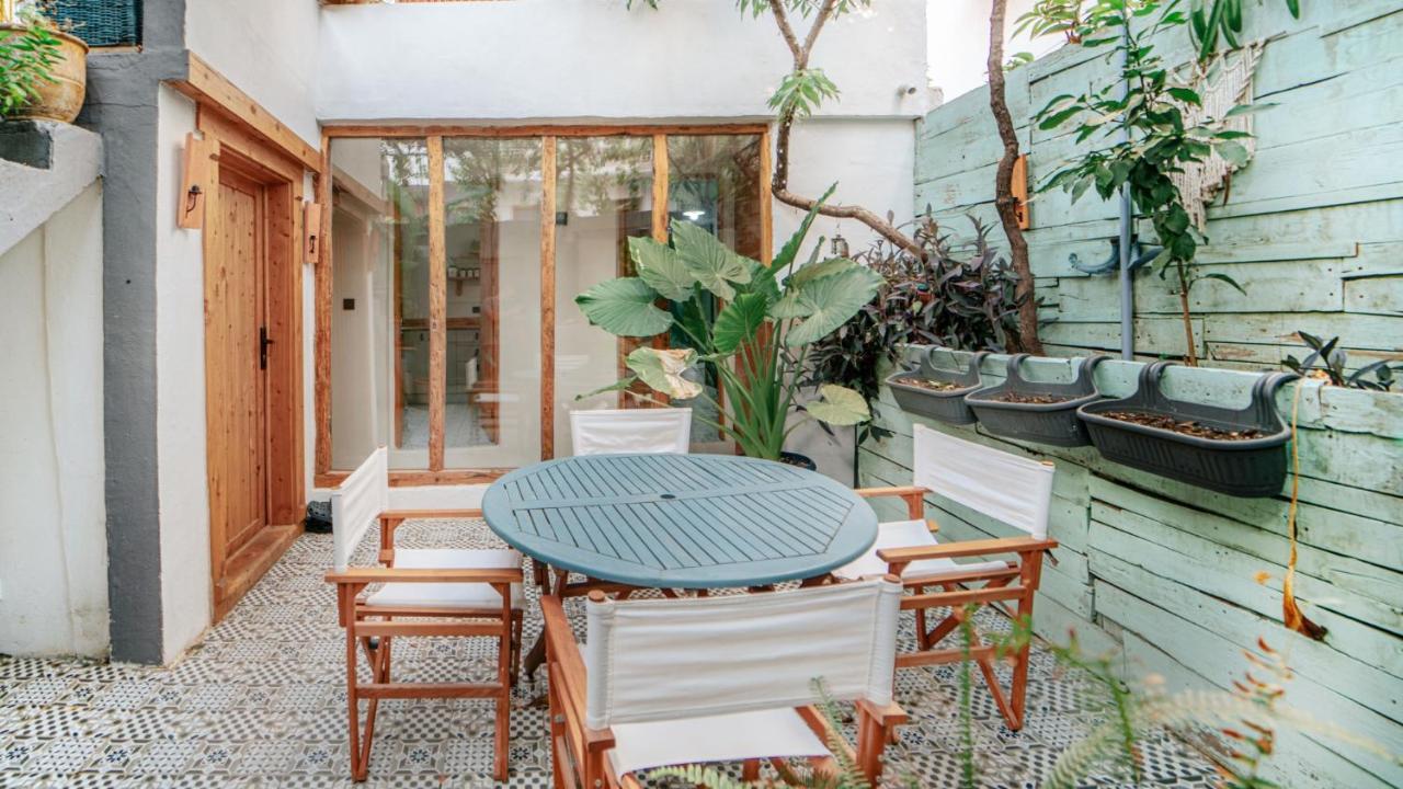 Cozy Oasis With Lovely Backyard In Villa *