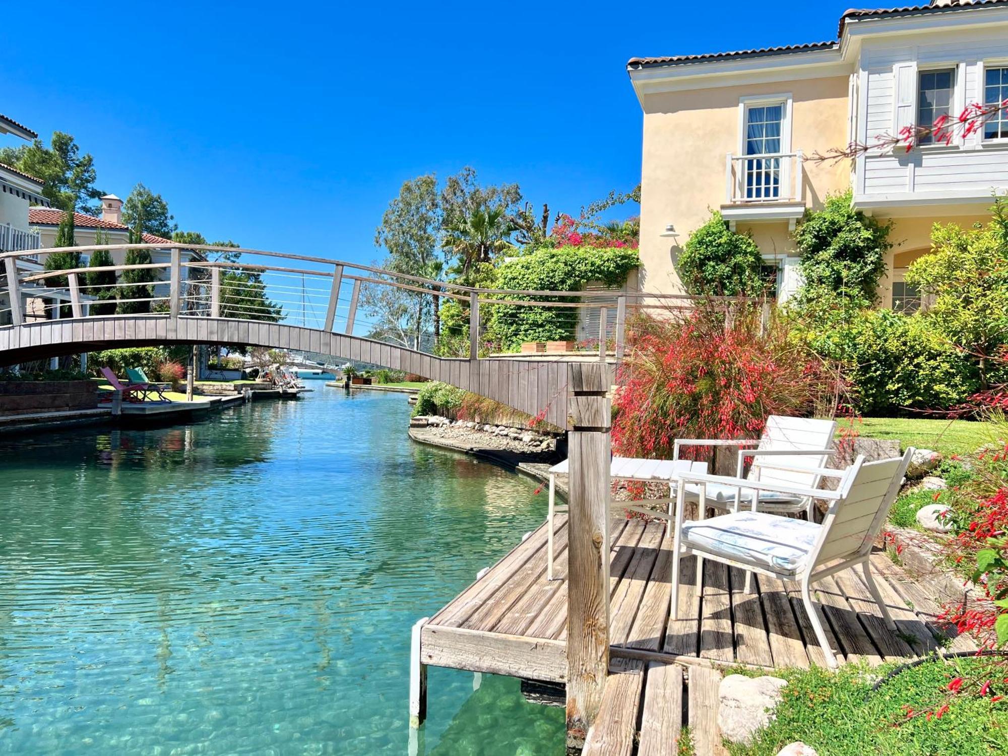 Apartment Portville 120 Stunning Corner In Portville W/canal Access In Gocek *