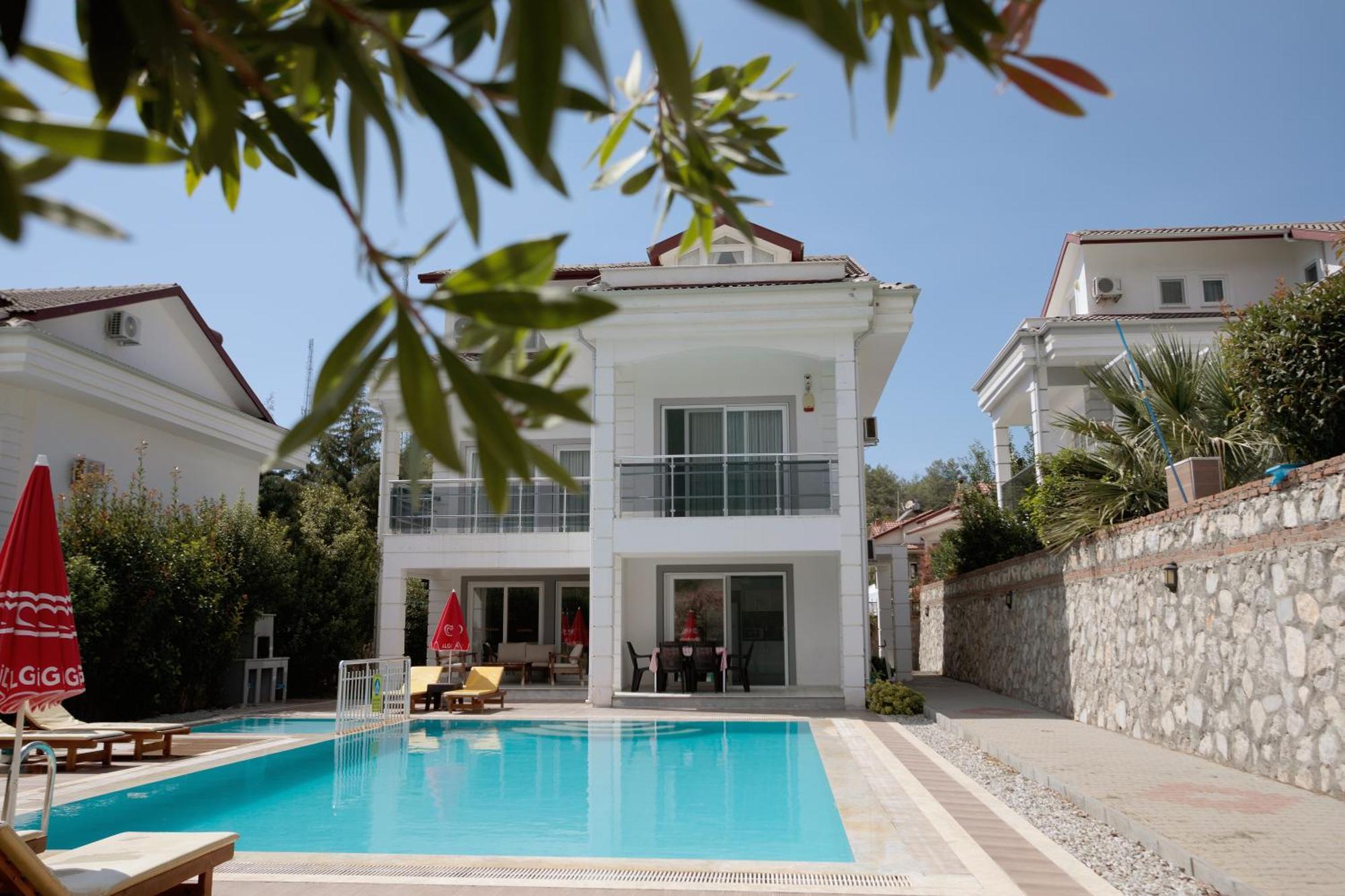 Villa Raya 1 *