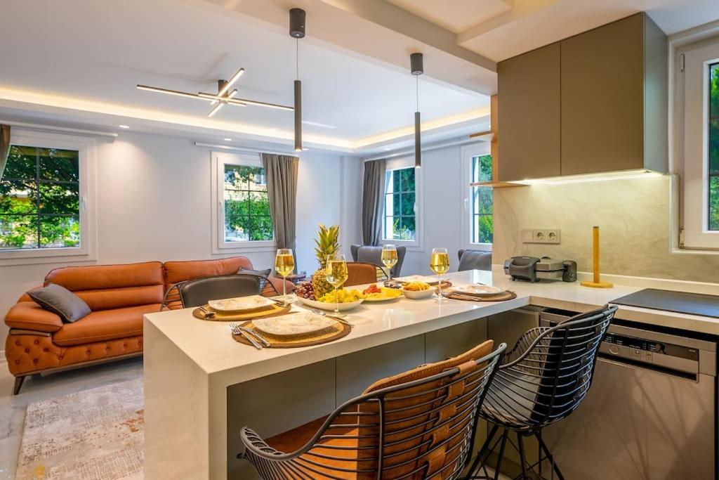 Merkezde Jakuzili Lueks - Ocekhomes Meva Apartment *