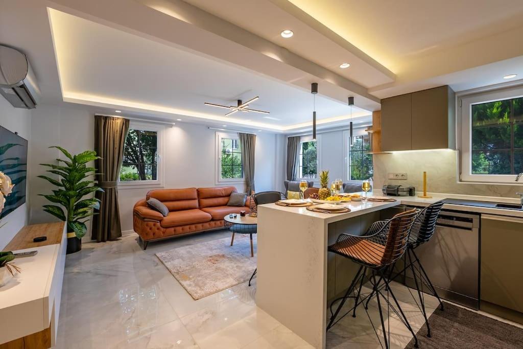 Merkezde Jakuzili Lueks - Ocekhomes Meva * Fethiye