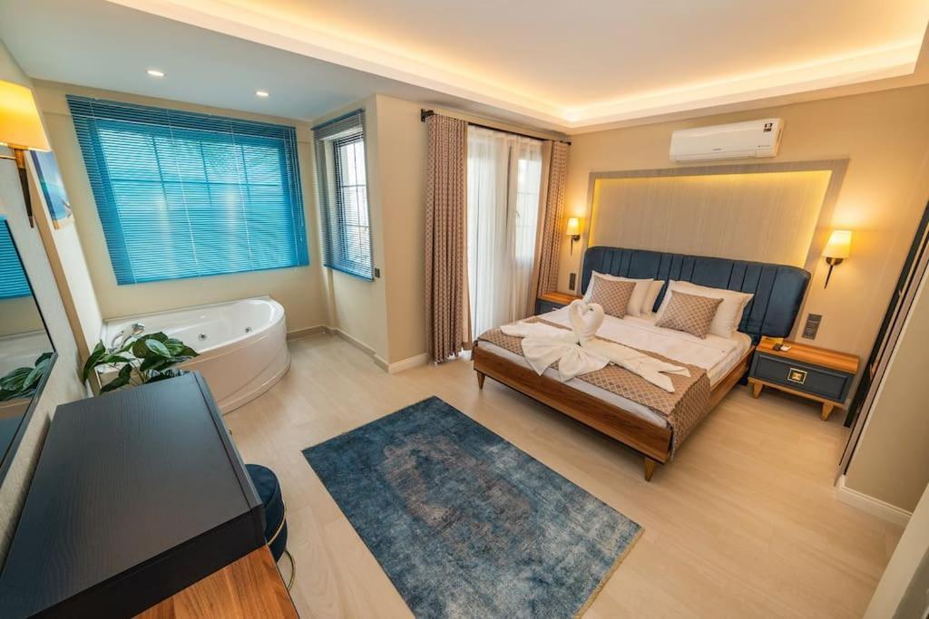 Palmiye Jakuzili Bahceli Havuzlu - Ocekhomes Fethiye