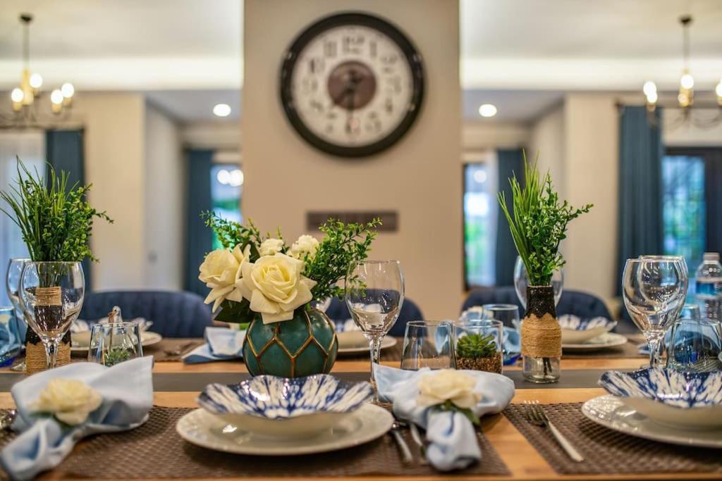 Palmiye Jakuzili Bahceli Havuzlu - Ocekhomes Villa