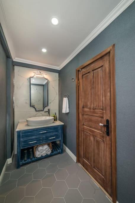 Palmiye Jakuzili Bahceli Havuzlu - Ocekhomes Villa