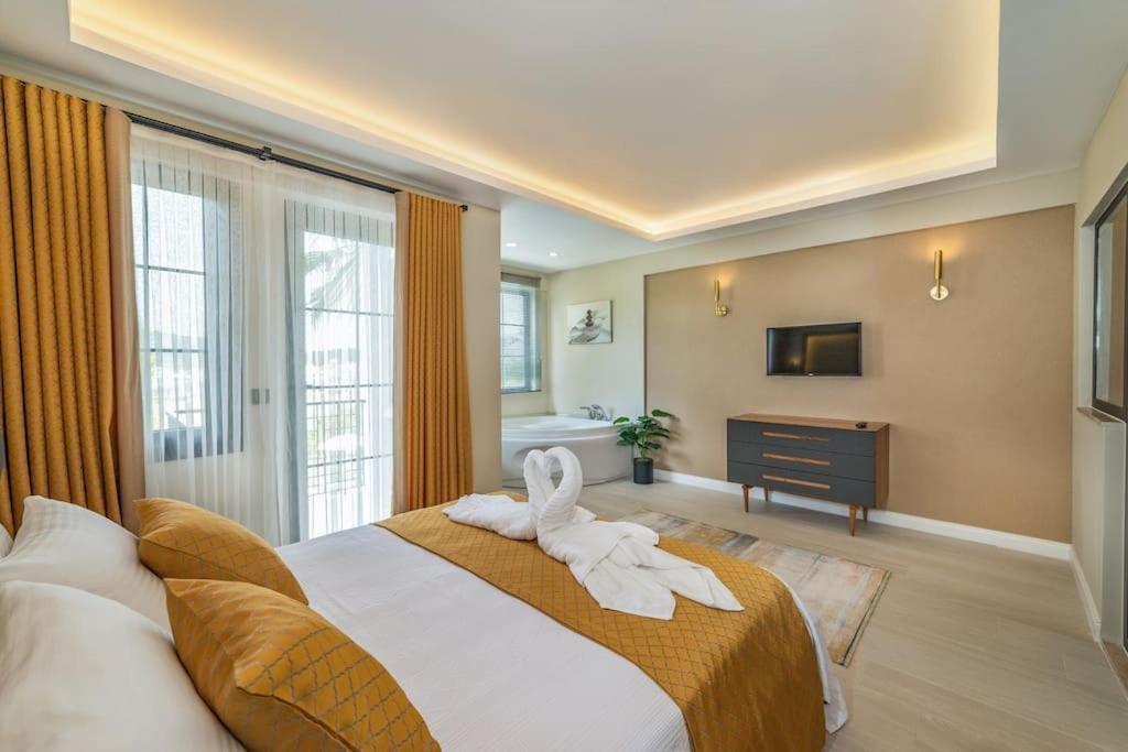 Palmiye Jakuzili Bahceli Havuzlu - Ocekhomes *