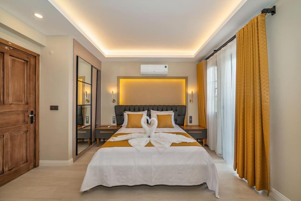 Palmiye Jakuzili Bahceli Havuzlu - Ocekhomes Villa *