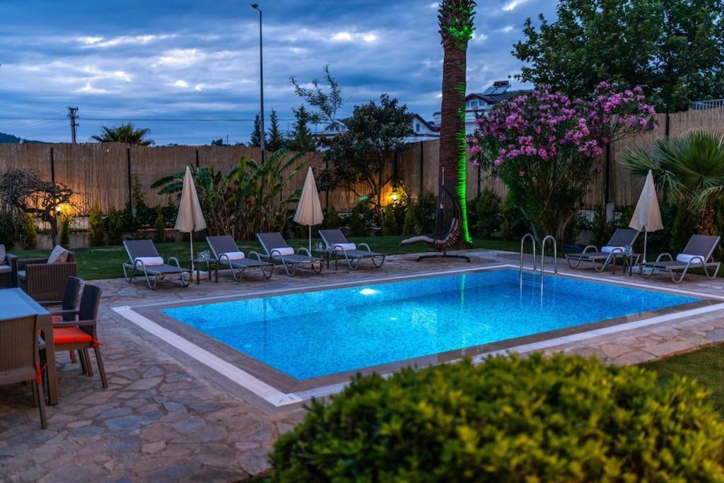 Palmiye Jakuzili Bahceli Havuzlu - Ocekhomes Villa Fethiye