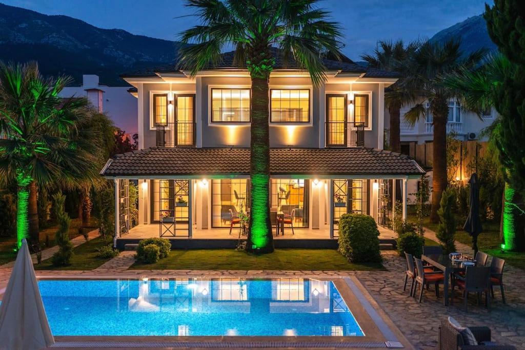 Palmiye Jakuzili Bahceli Havuzlu - Ocekhomes Fethiye
