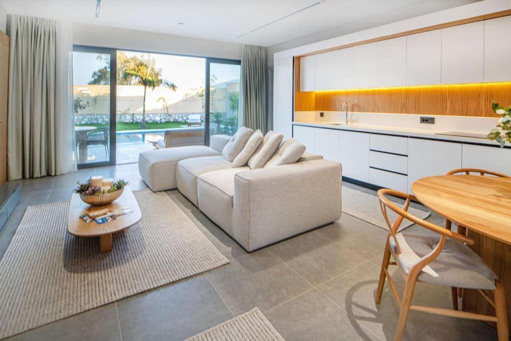Villa Viohouses 5- Luxury Private Korunakli Oezel Havuzlu