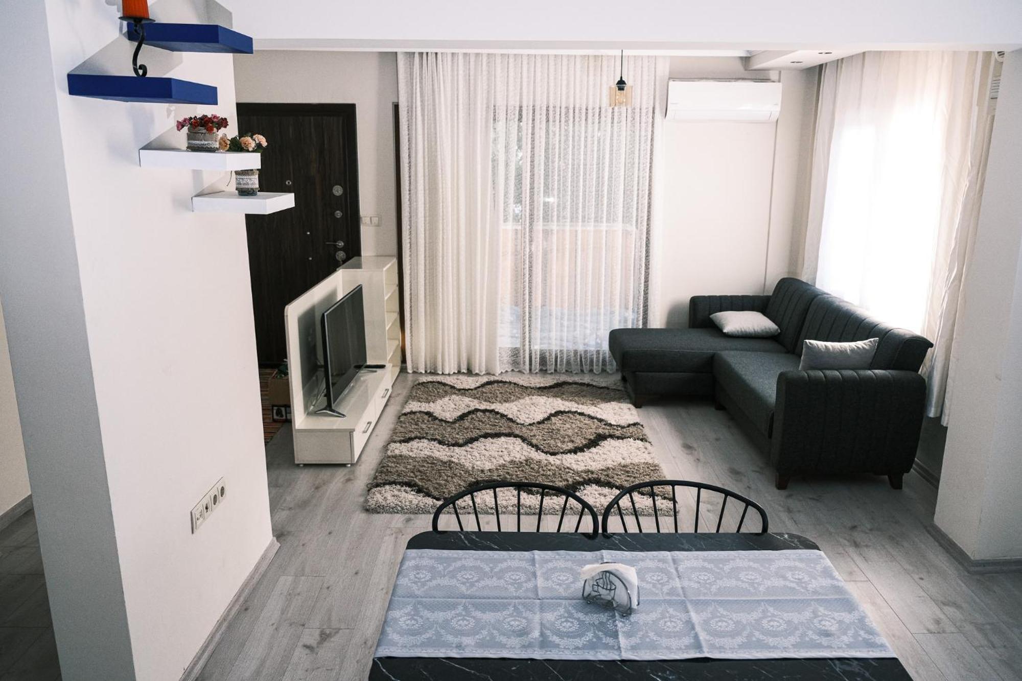 Apartment Apart's Emre