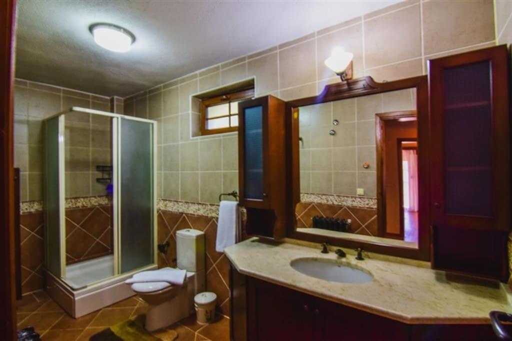 Kayakoey'de Oezel Havuzlu Muhafazakar Kaya * Fethiye