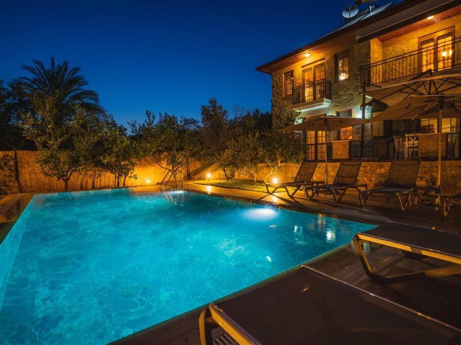 Villa Kayakoey'de Oezel Havuzlu Muhafazakar Kaya Fethiye