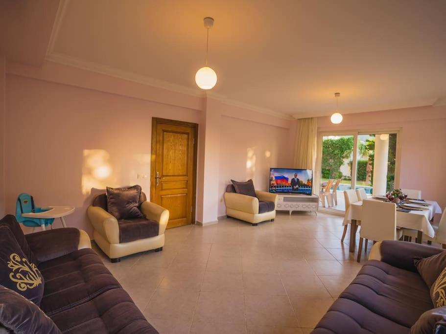Oeluedenizde Genis Bahce Oezel Havuzlu Royal 11 Villa *