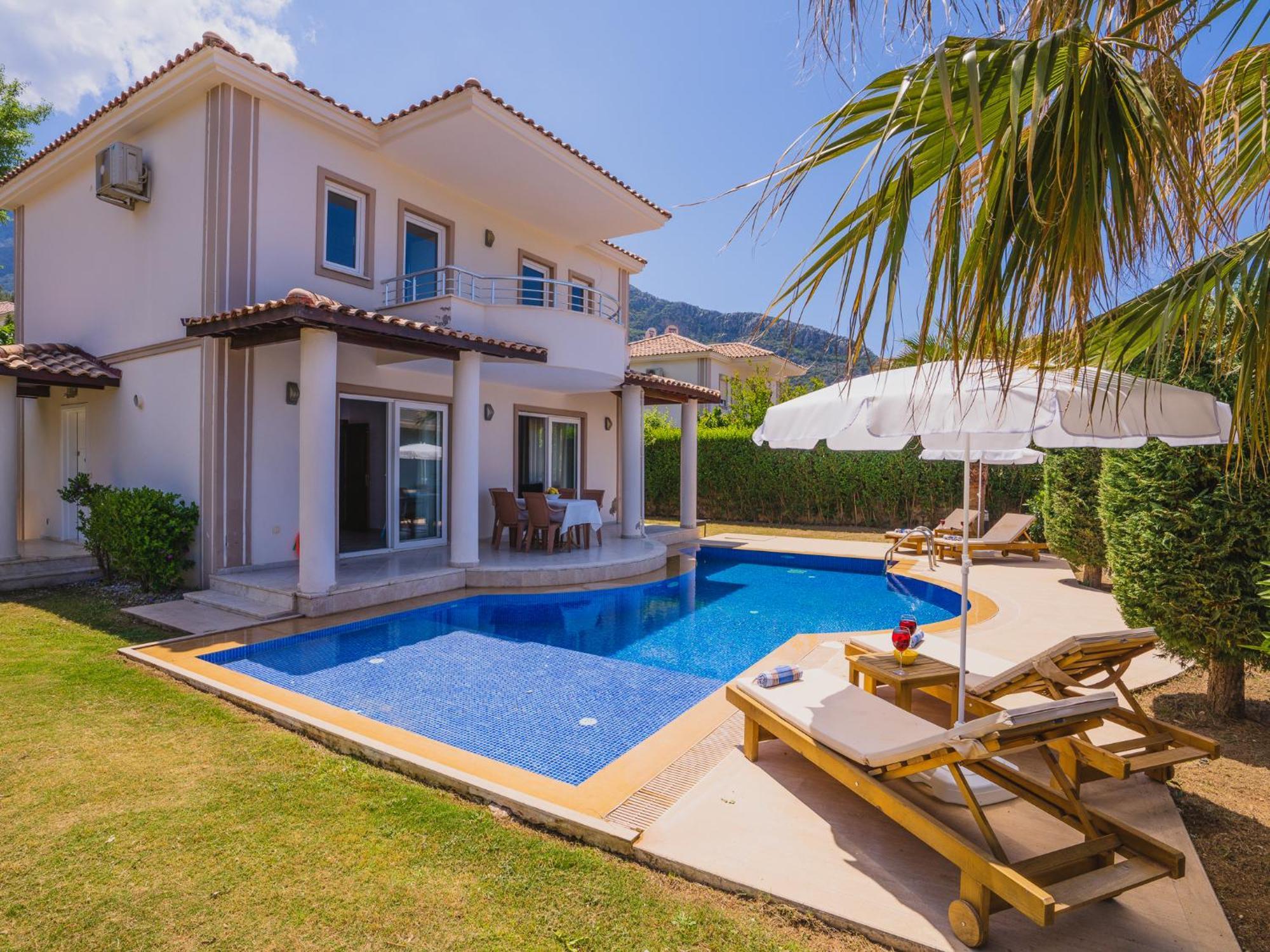 Villa Ovacikta 3+1 Oezel Havuzlu Royal 15 Fethiye