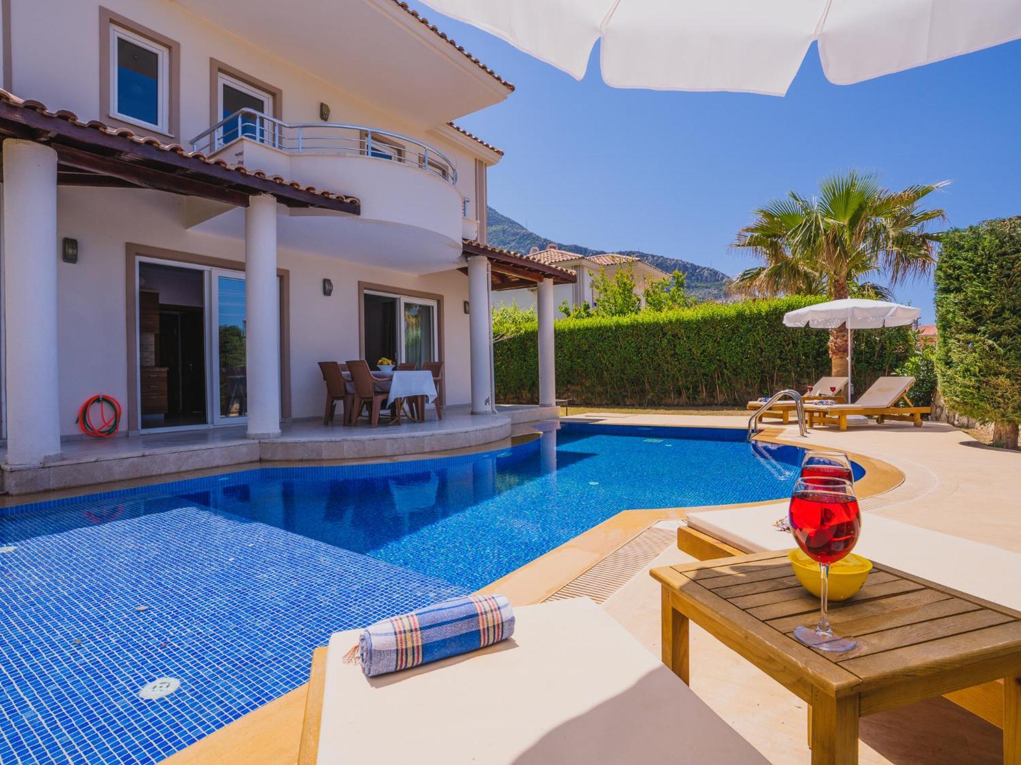 Villa Ovacikta 3+1 Oezel Havuzlu Royal 15 Fethiye