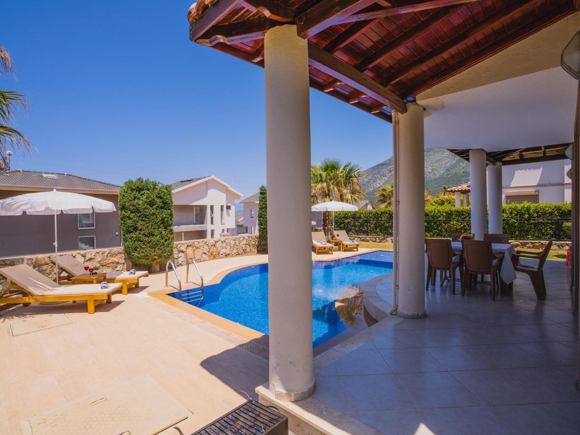 Villa Ovacikta 3+1 Oezel Havuzlu Royal 15 Fethiye