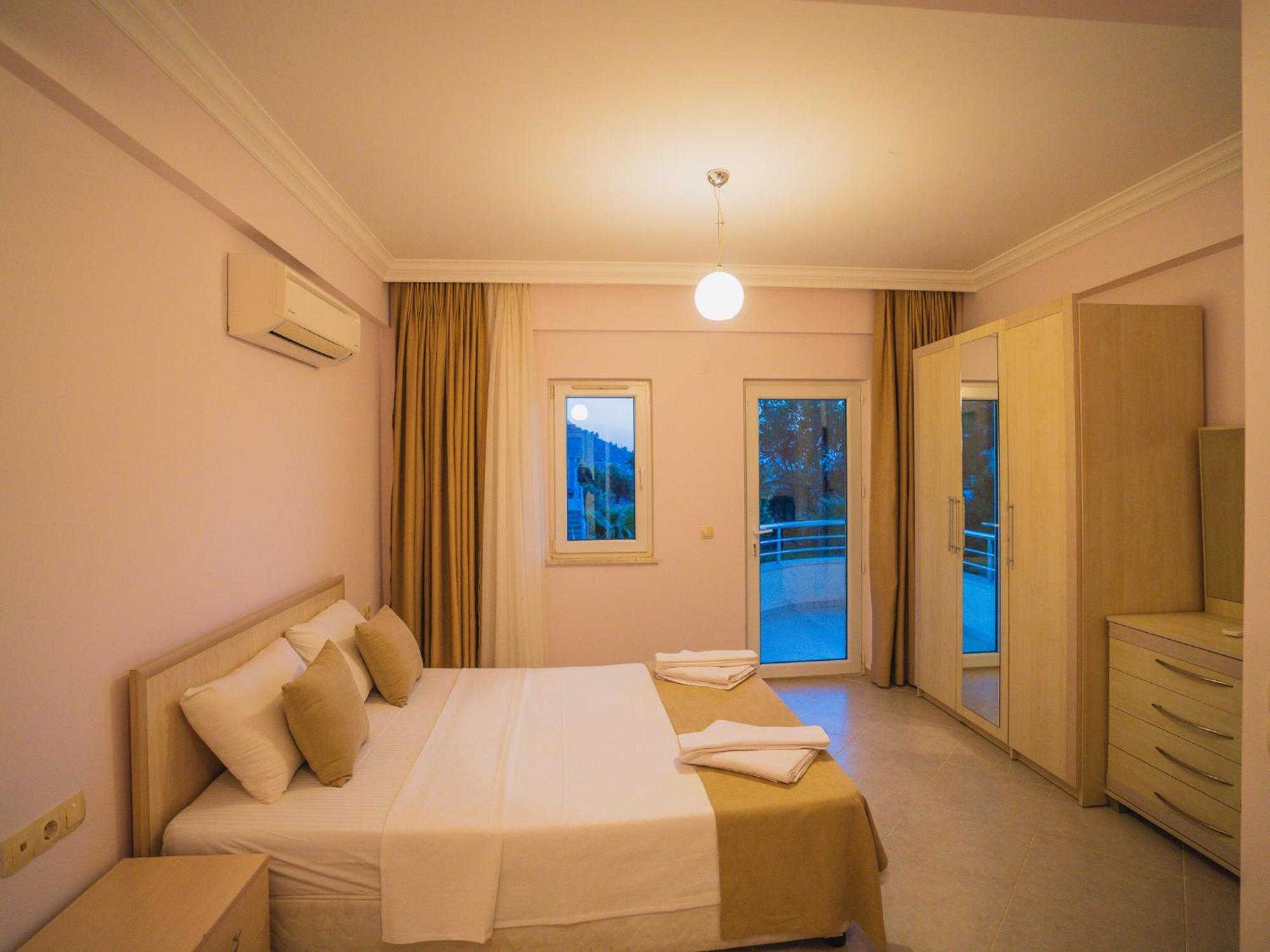 Ovacikta 6 Kisilik Oezel Havuzlu Royal 2 Villa