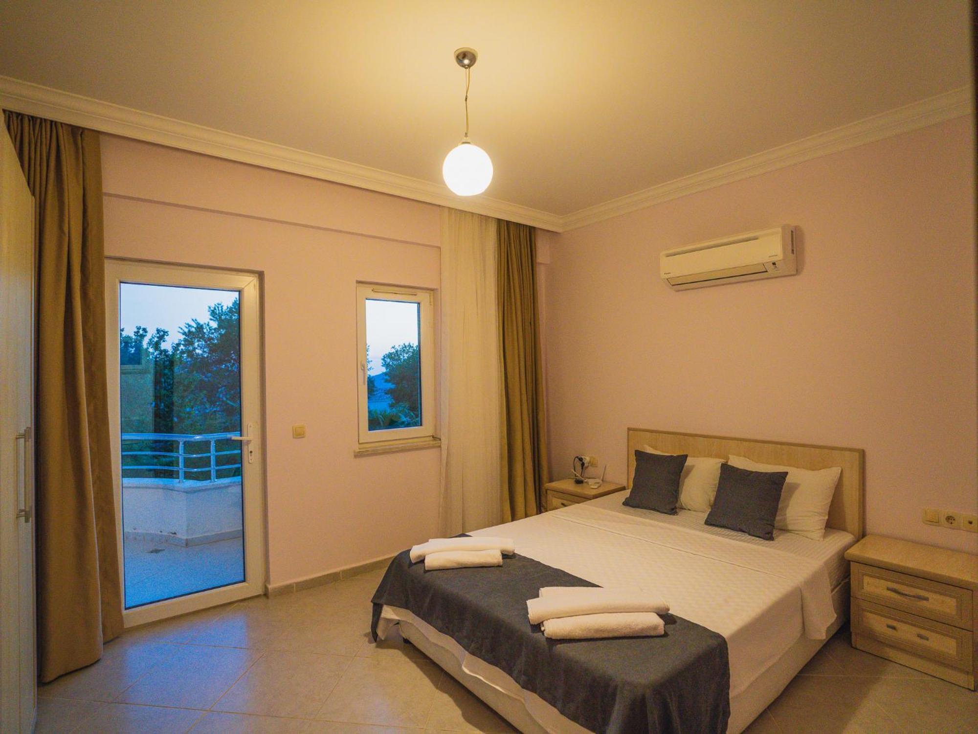 Ovacikta 6 Kisilik Oezel Havuzlu Royal 2 * Fethiye