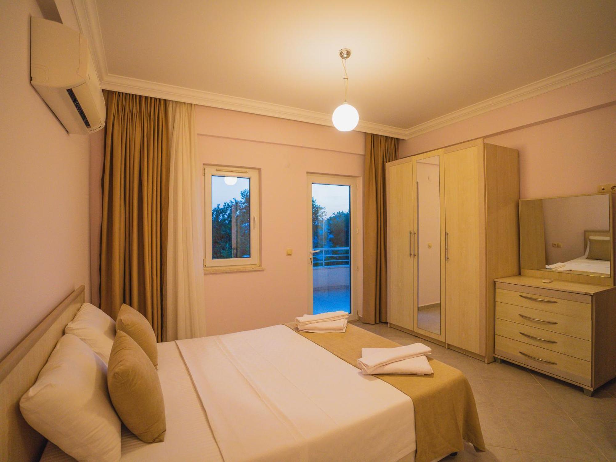 Ovacikta 6 Kisilik Oezel Havuzlu Royal 2 Villa