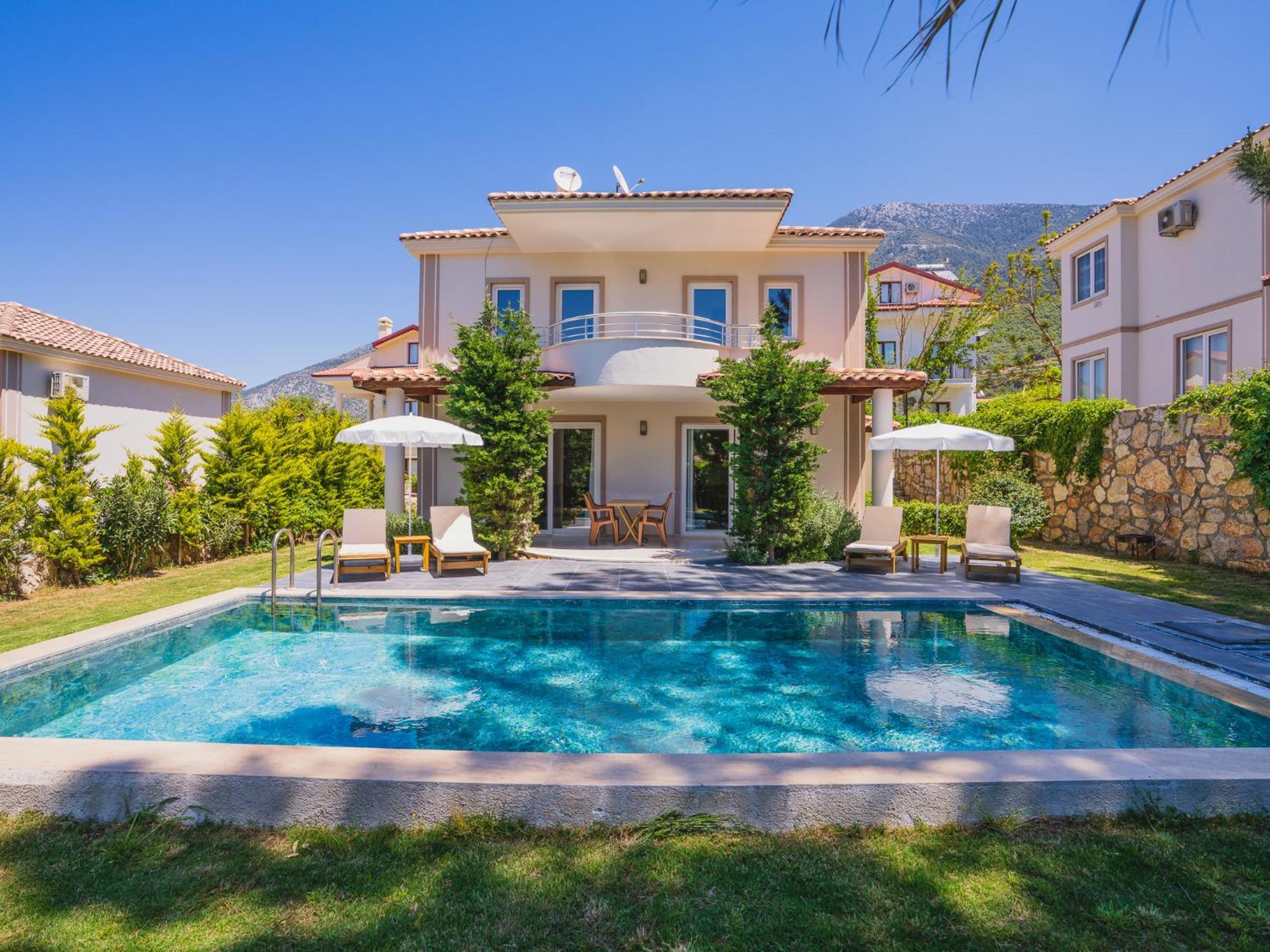 Ovacikta 6 Kisilik Oezel Havuzlu Royal 2 Villa *