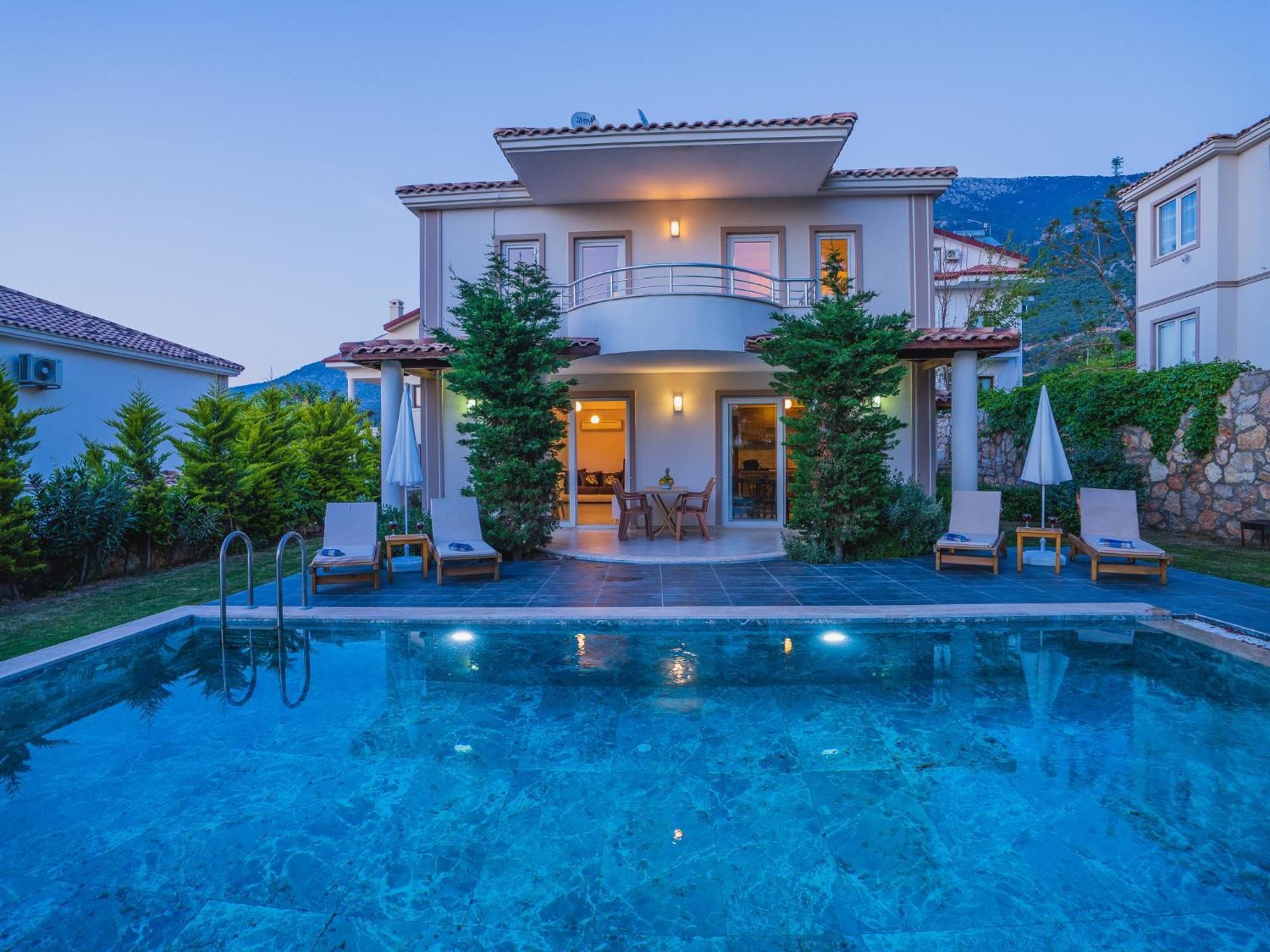 Ovacikta 6 Kisilik Oezel Havuzlu Royal 2 * Fethiye