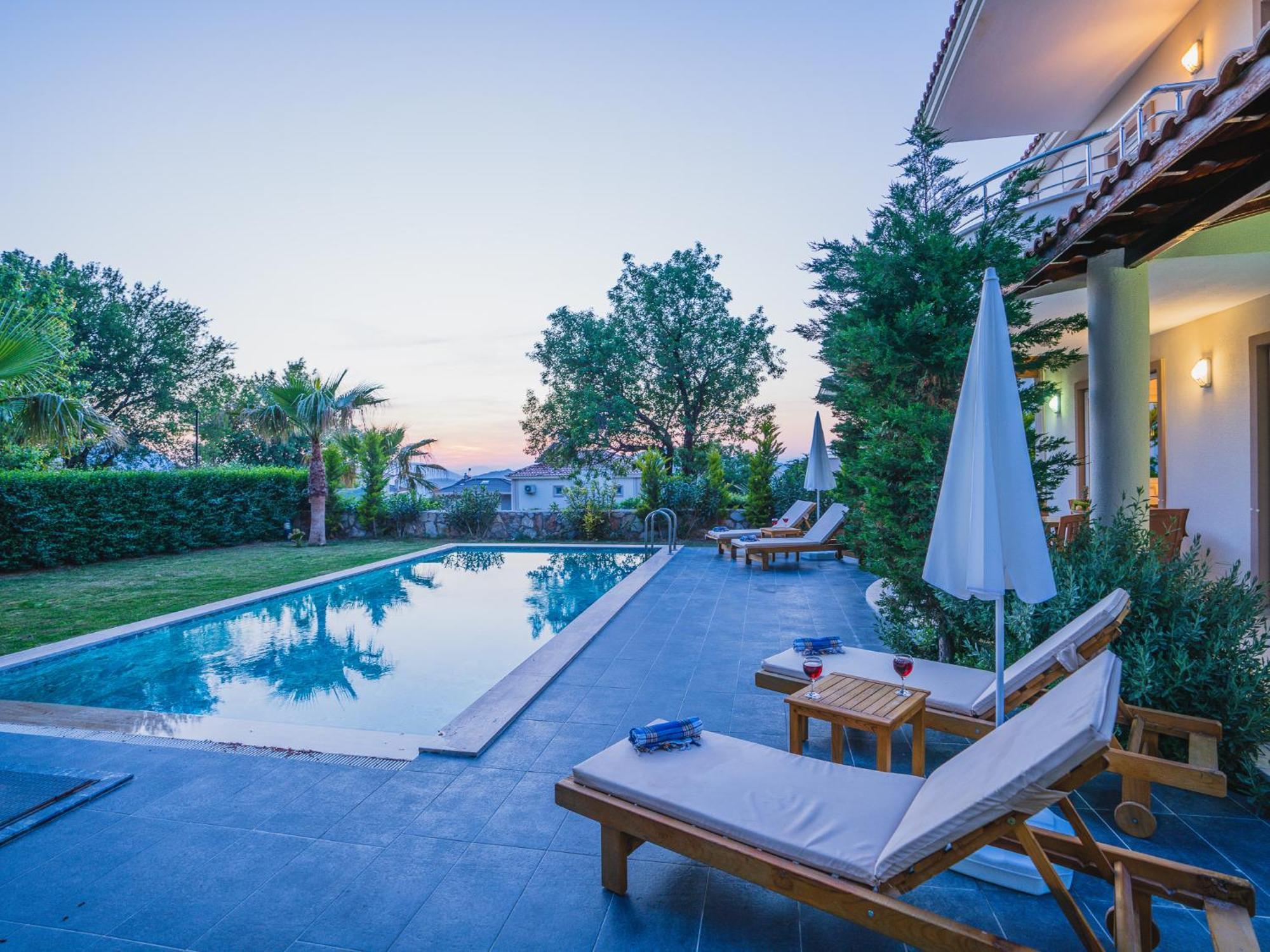 Ovacikta 6 Kisilik Oezel Havuzlu Royal 2 Villa