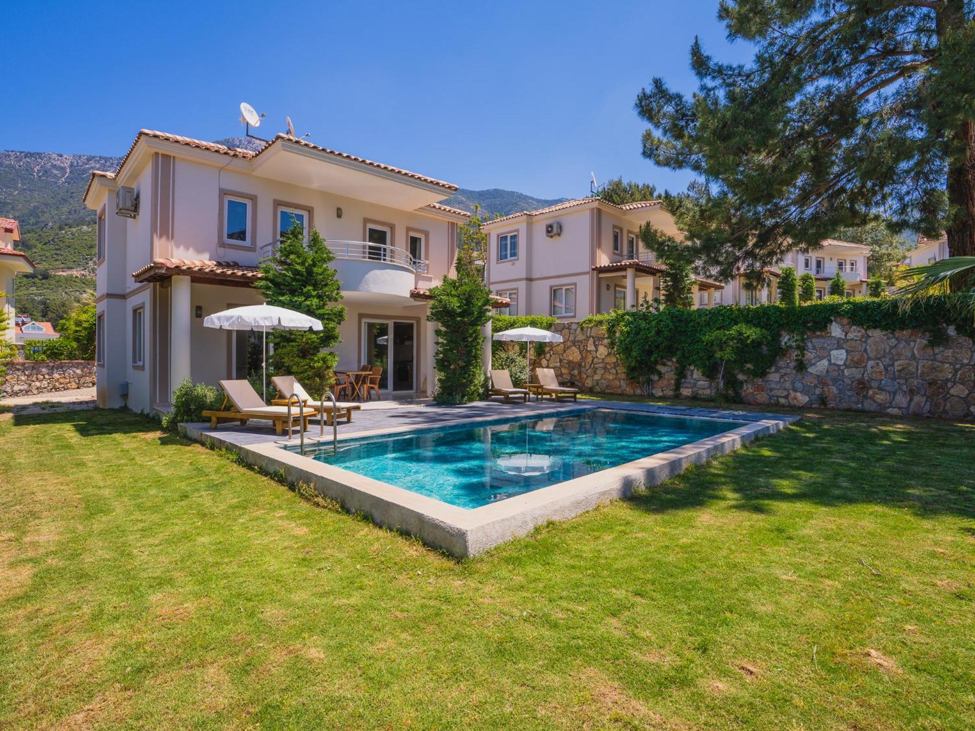 Ovacikta 6 Kisilik Oezel Havuzlu Royal 2 Villa