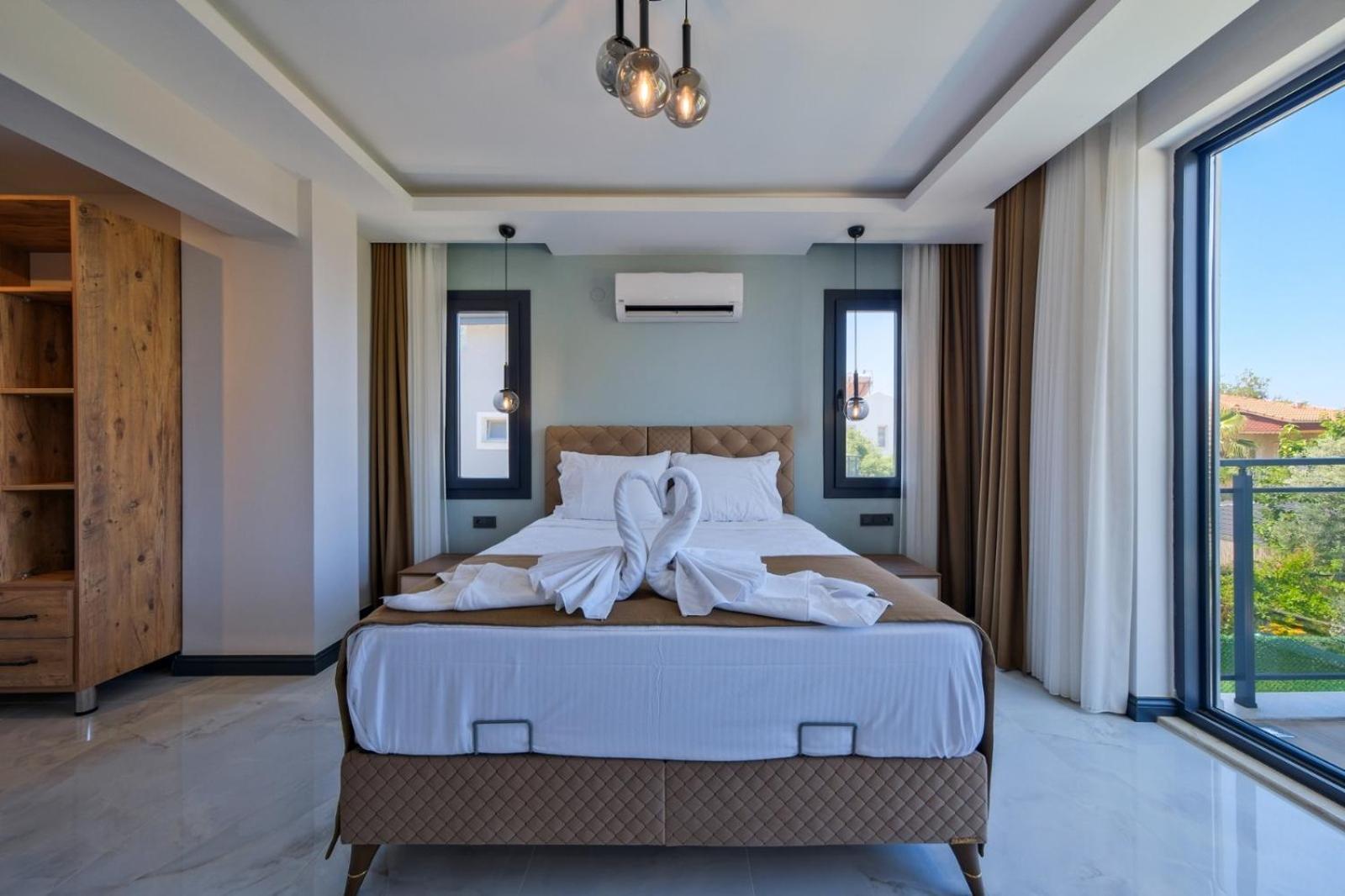Lotus/ Oeluedeniz Isitmali Kapali Havuzlu Villa Fethiye