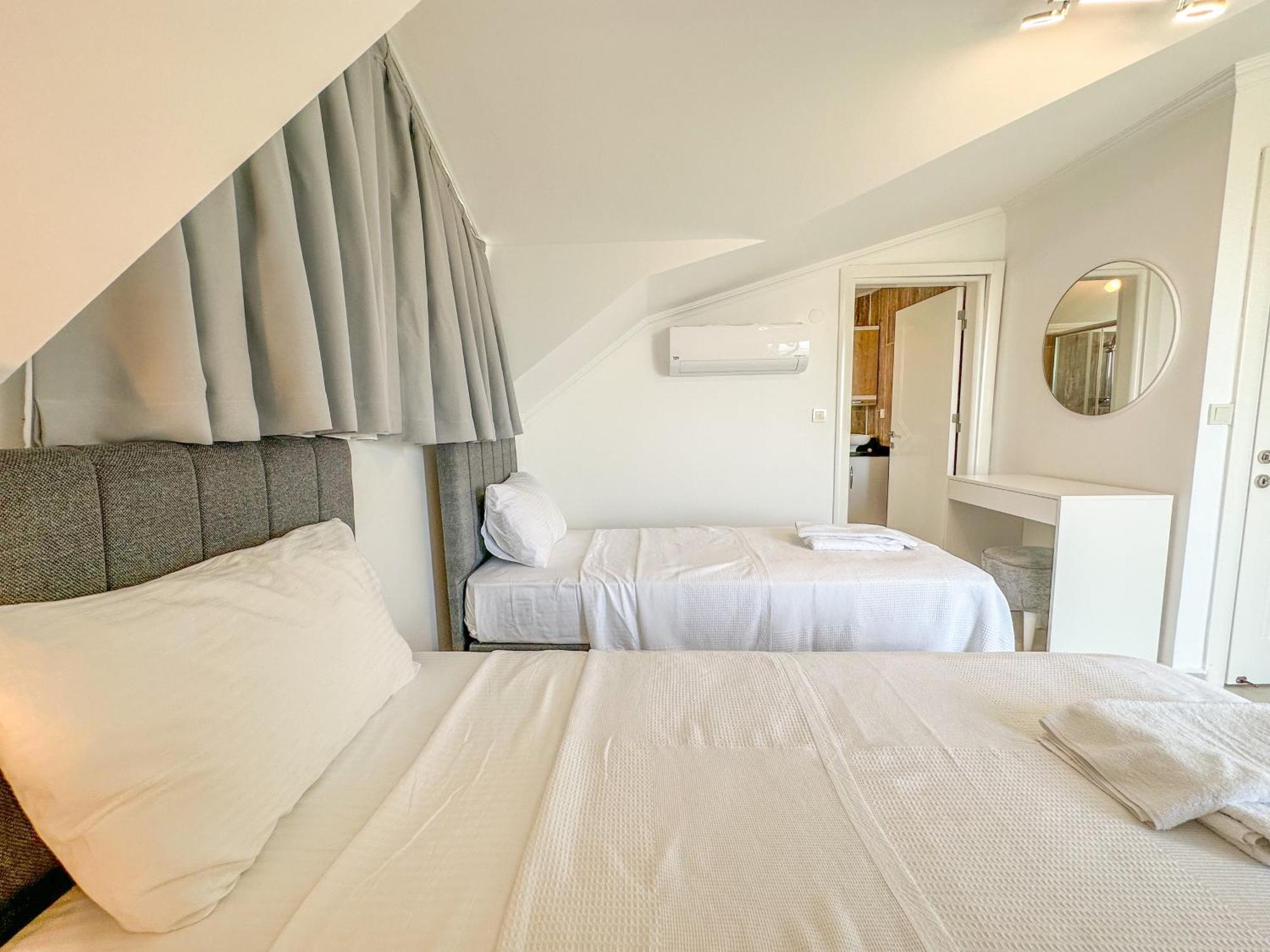 Villa Alya, Spacious 4 Bed With Private Pool *