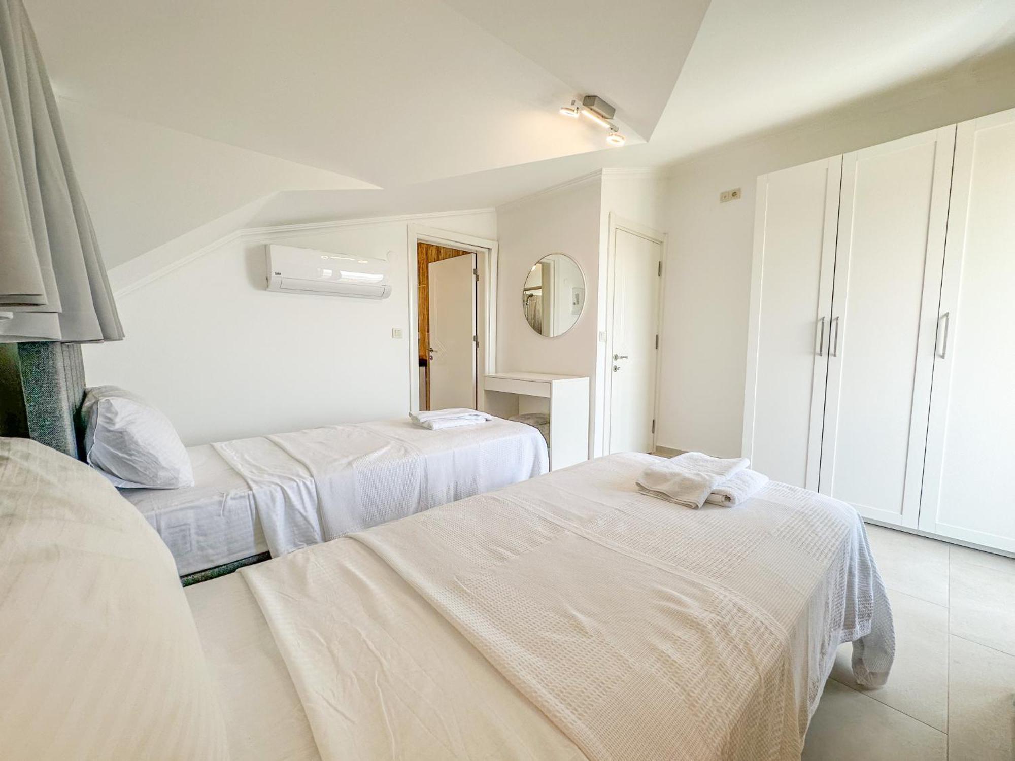 Alya, Spacious 4 Bed With Private Pool Villa