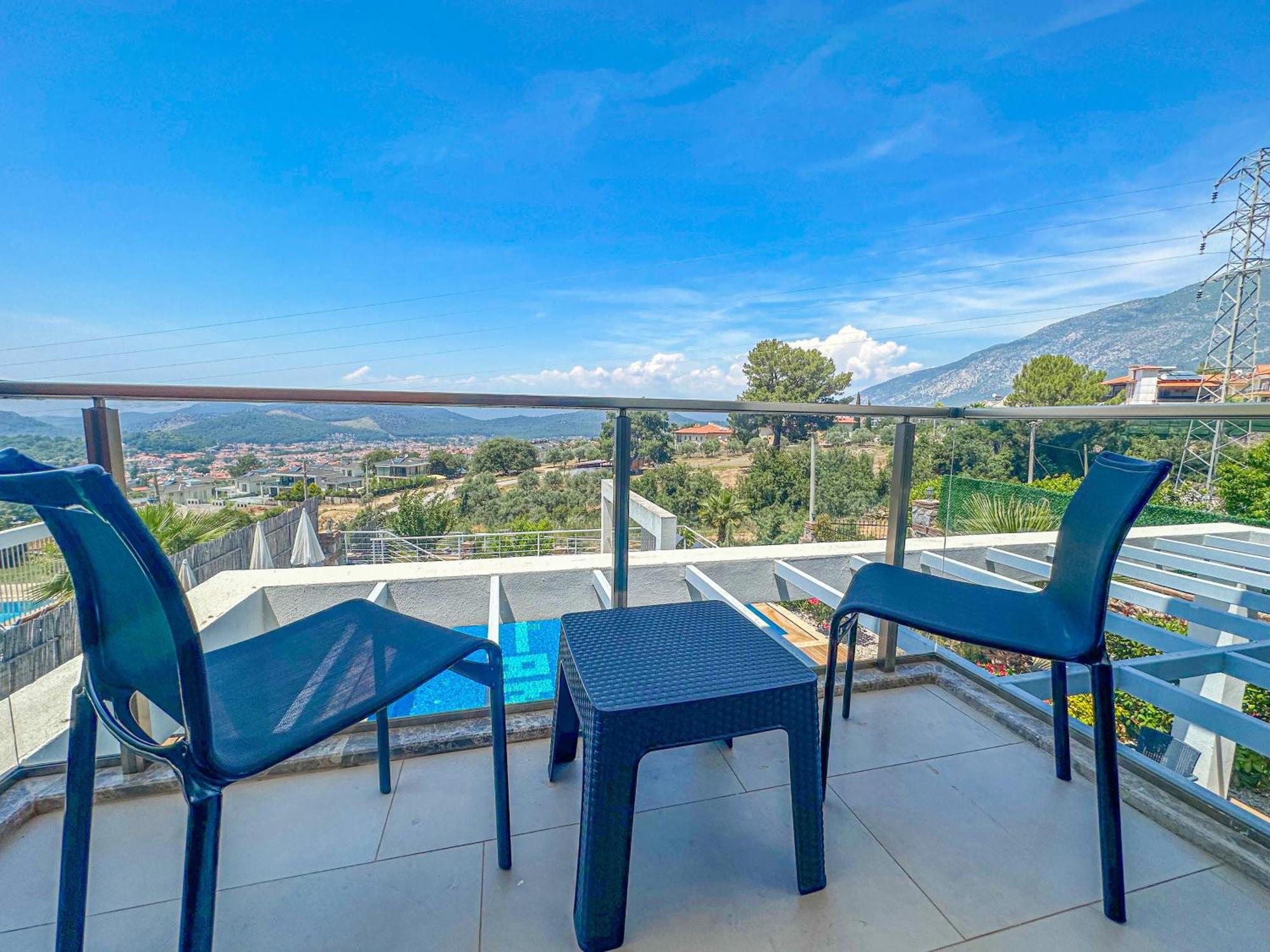 Alya, Spacious 4 Bed With Private Pool Villa