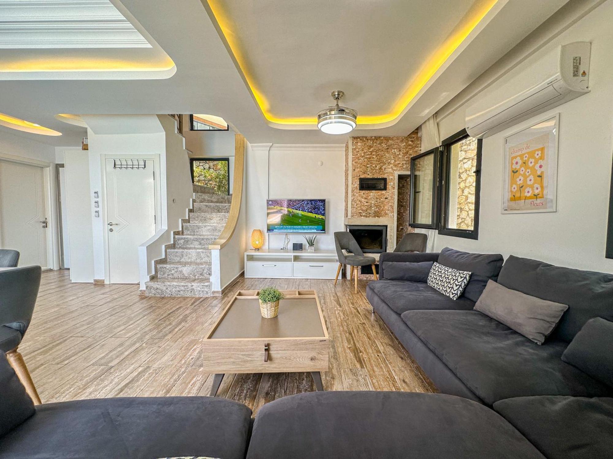 Alya, Spacious 4 Bed With Private Pool