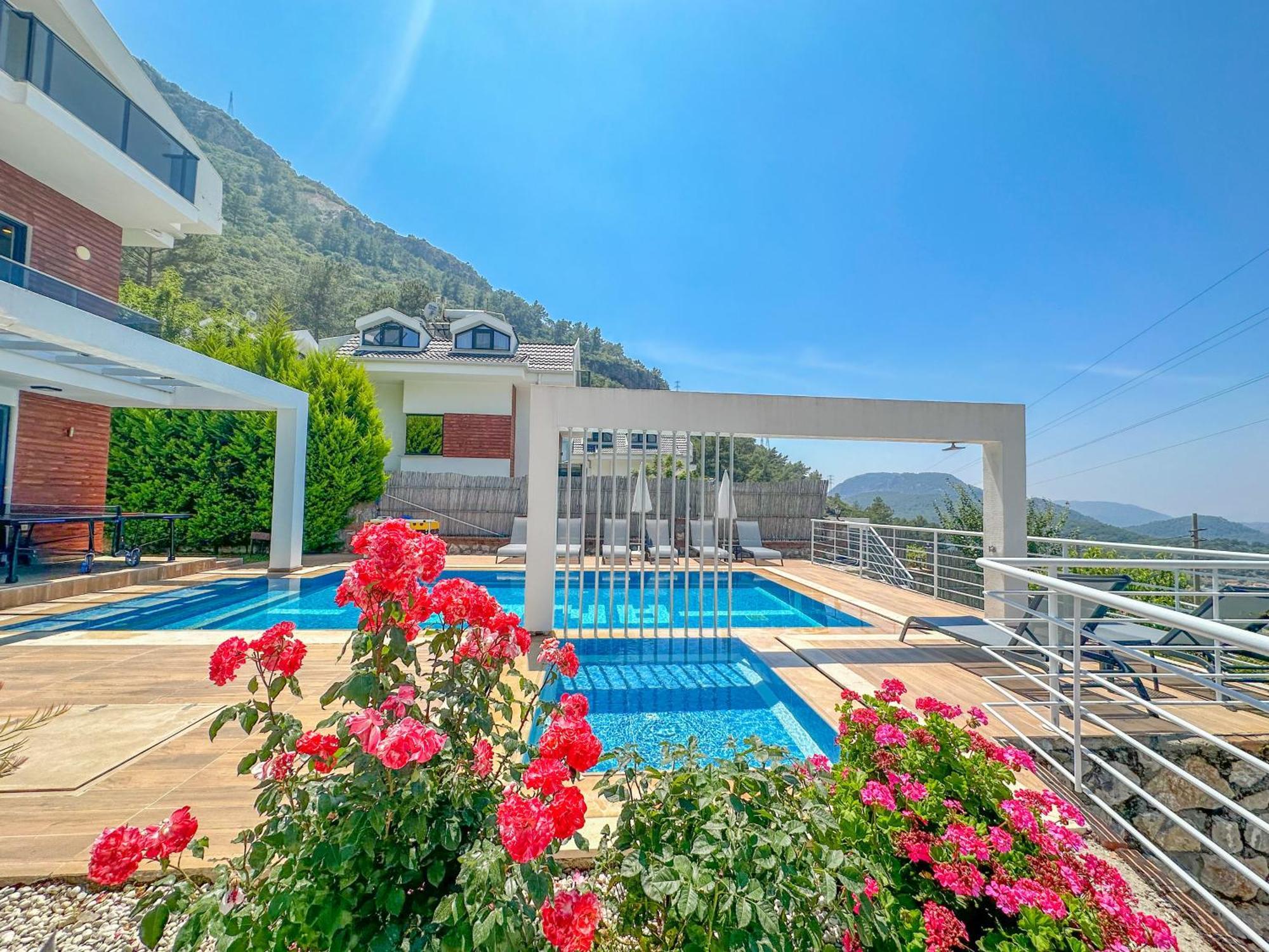 Villa Alya, Spacious 4 Bed With Private Pool Fethiye